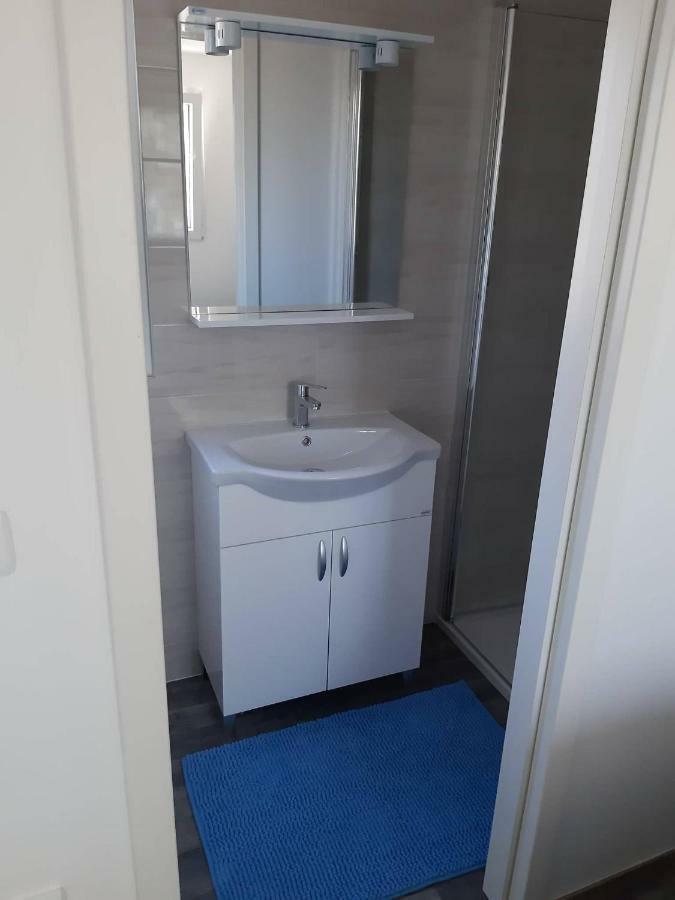 Mobile Home Tina Tisno Exteriér fotografie
