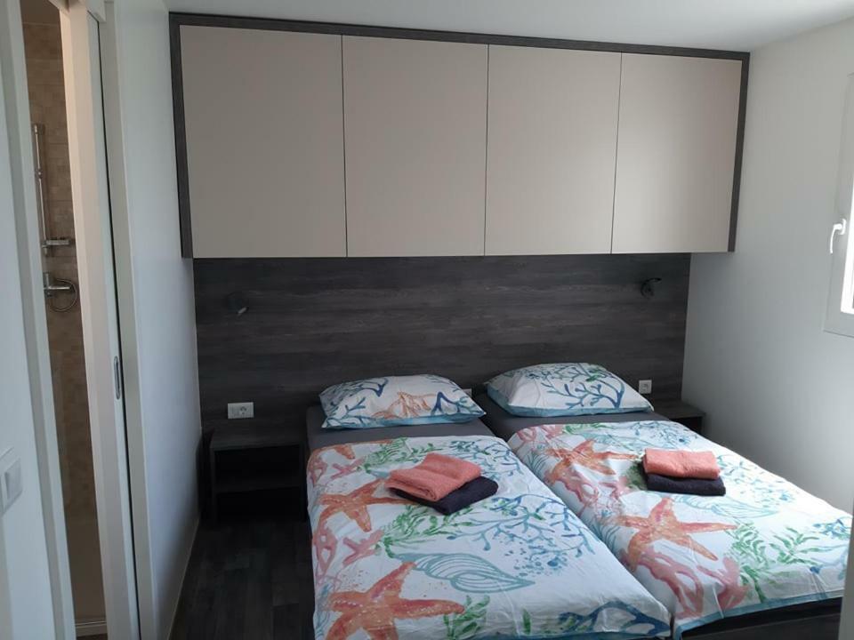 Mobile Home Tina Tisno Exteriér fotografie